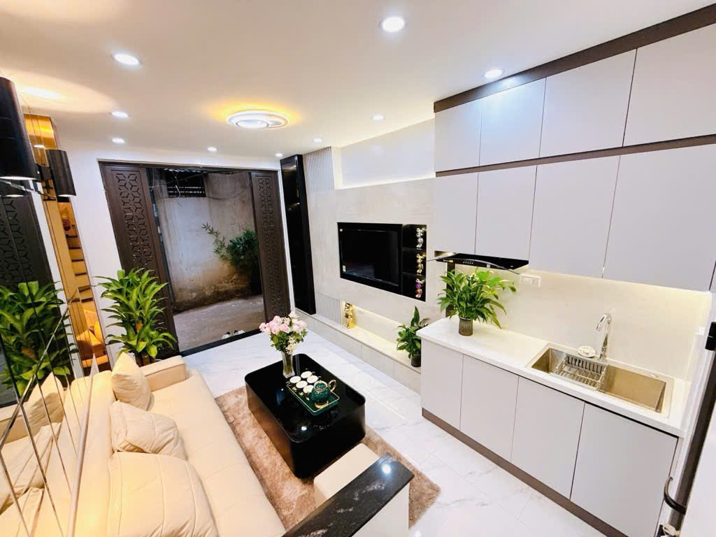 BÁN NHÀ MẶT NGÕ PHỐ HOÀNG CẦU. THUẬN TIỆN KINH DOANH