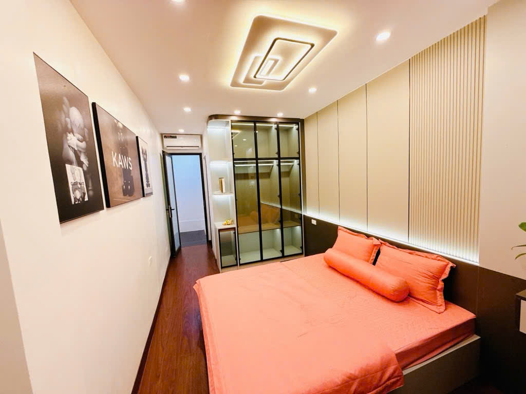 BÁN NHÀ MẶT NGÕ PHỐ HOÀNG CẦU. THUẬN TIỆN KINH DOANH