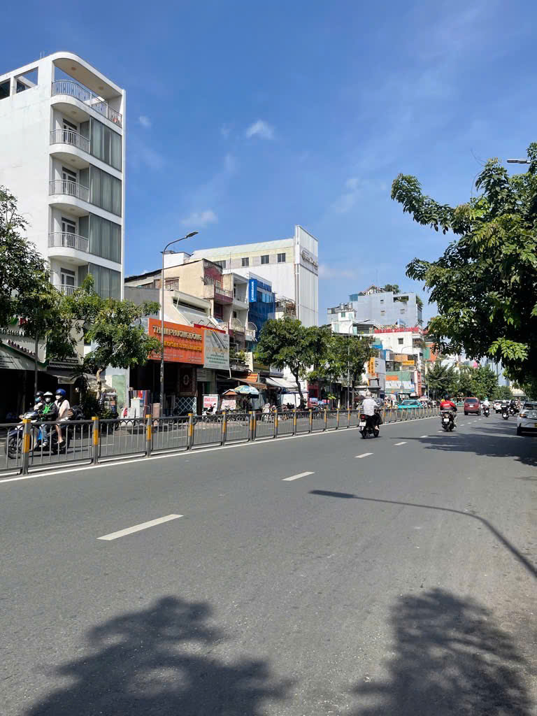 NGỘP BANK - SIÊU PHẨM 5 TẦNG - TRUNG TÂM Q.10 - HXH LÝ THÁI TỔ - VỪA Ở VỪA KINH DOANH - CHỈ 7.2 TỶ