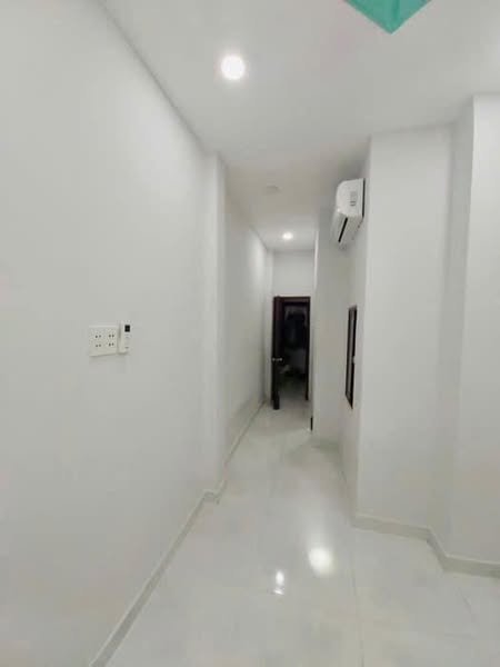 CHDV CÁCH HXH 10M - NGAY MẶT ĐƯỜNG HOÀNG HOA THÁM - THÔNG RA NƠ TRANG LONG - 17 TRIỆU/THÁNG - 4 TẦNG - CHỈ 5.5 TỶ