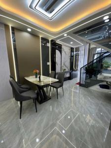 NHÀ ĐẸP LUNG LINH - VỊ TRÍ ĐẸP HẺM 1 SẸC XE HƠI THOÁNG 6M THÔNG - 5 TẦNG - 48M2 - NGAY HƯƠNG LỘ 2 - CHỈ 6.6 TỶ