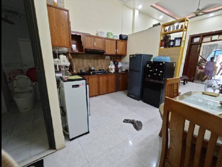 Nhà 3 tầng  thủ đức hẻm 6m , gần cầu vượt Linh Xuân ,72m2, nhỉnh 6 tỷ