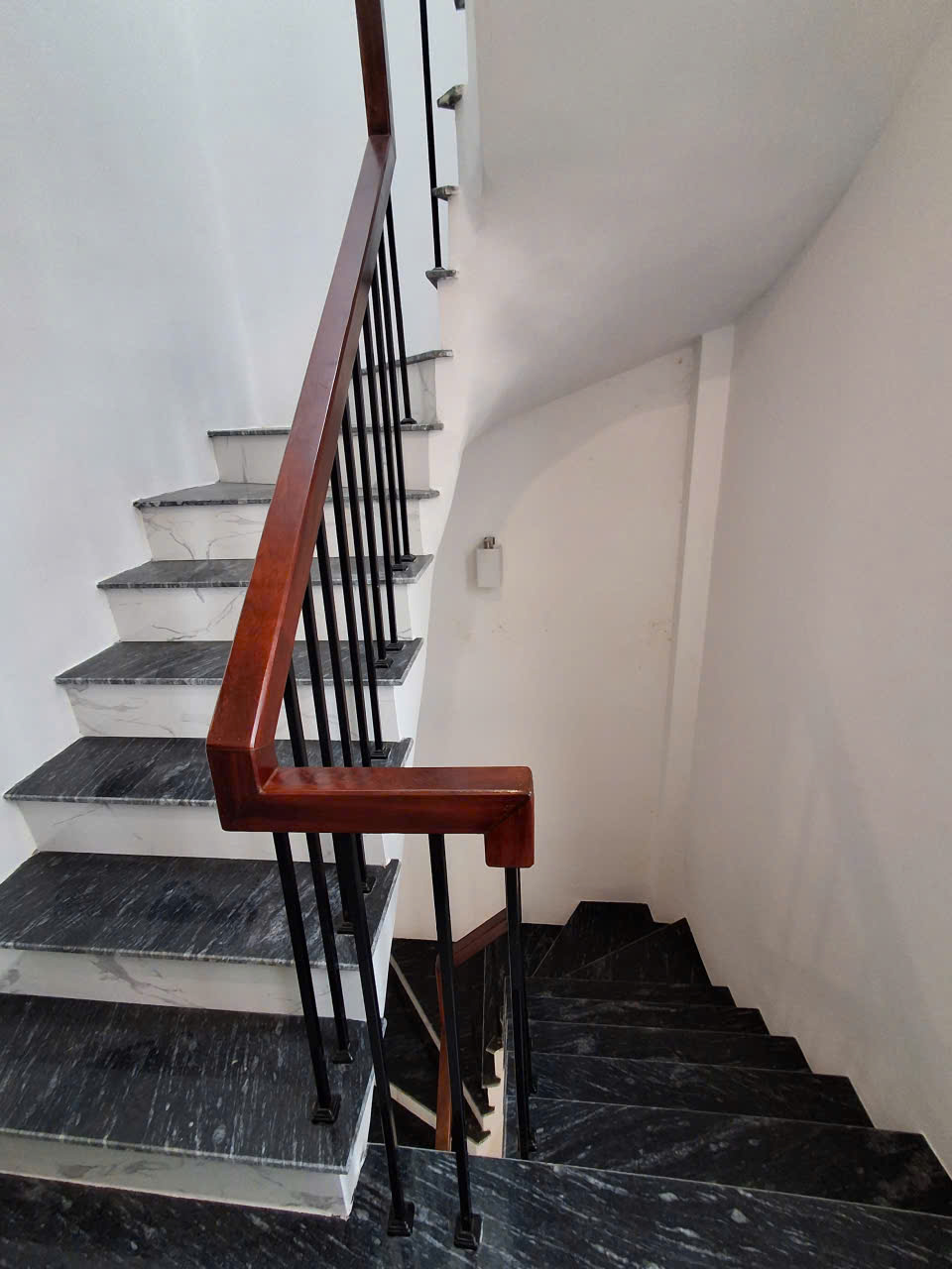 SIÊU PHẨM THẠCH BÀN 6 TẦNG THANG MÁY 40M2 – OTO THÔNG – FULL NỘI THẤT HIỆN ĐẠI – HƠN 8 TỶ