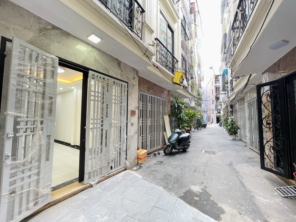 NHÀ ĐẸP NGỌC THUỴ OTO LÙI CỬA CHỈ NHỈNH 7 TỶ