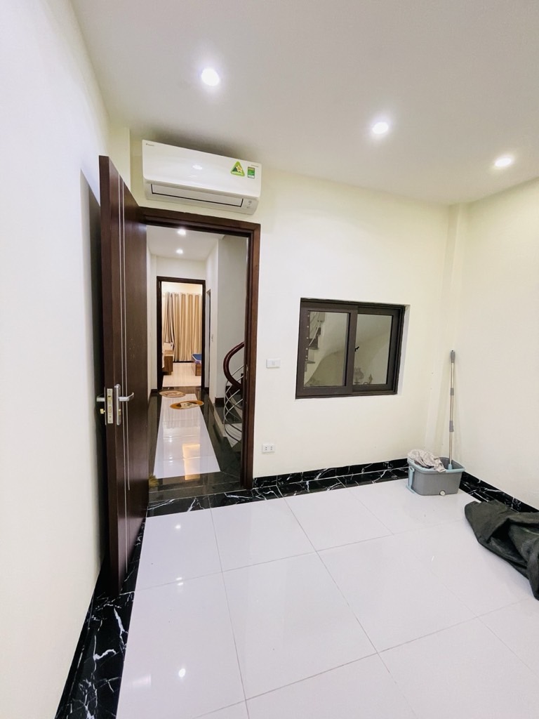 NHÀ ĐẸP NGỌC THUỴ OTO LÙI CỬA CHỈ NHỈNH 7 TỶ