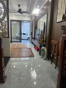 VÔ ĐỊCH GIÁ 8 TỶ !!! THẠCH BÀN 40M2 * 6 Tầng - LÔ GÓC 3 THOÁNG - OTO ĐỖ CỬA