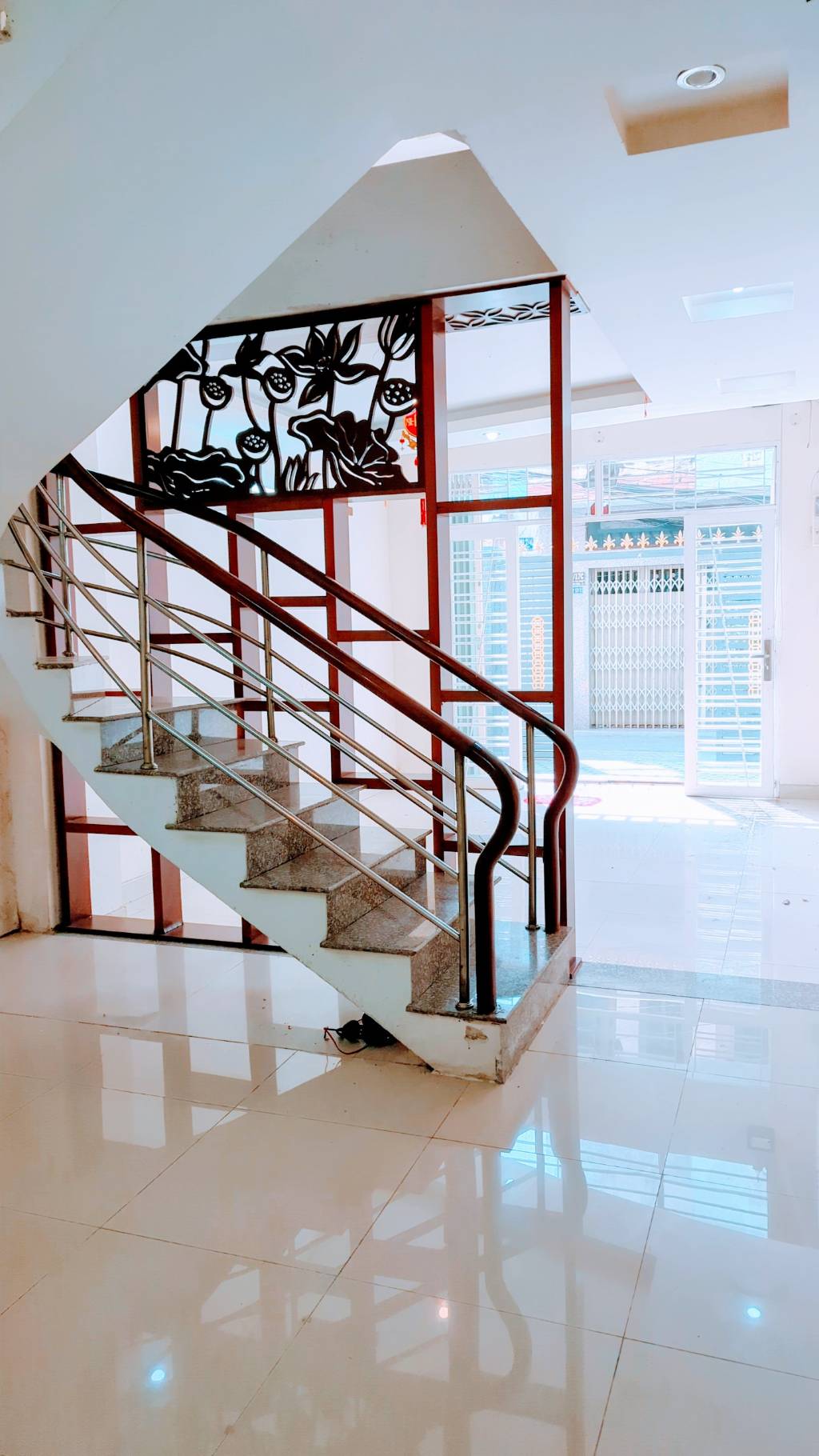 BÁN NHÀ HẺM NGUYỄN THỊ THẬP QUẬN 7