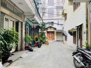 BÁN CĂN HẺM OTO - THUẬN TIỆN DI CHUYỂN CÁC QUẬN TT - GIÁ 7.9 TỶ