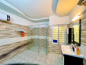 Bán nhà Cầu Giấy,nhà đẹp full nội thất toàn đồ đắt tiền, gần phố trung tâm, 8,7 tỷ