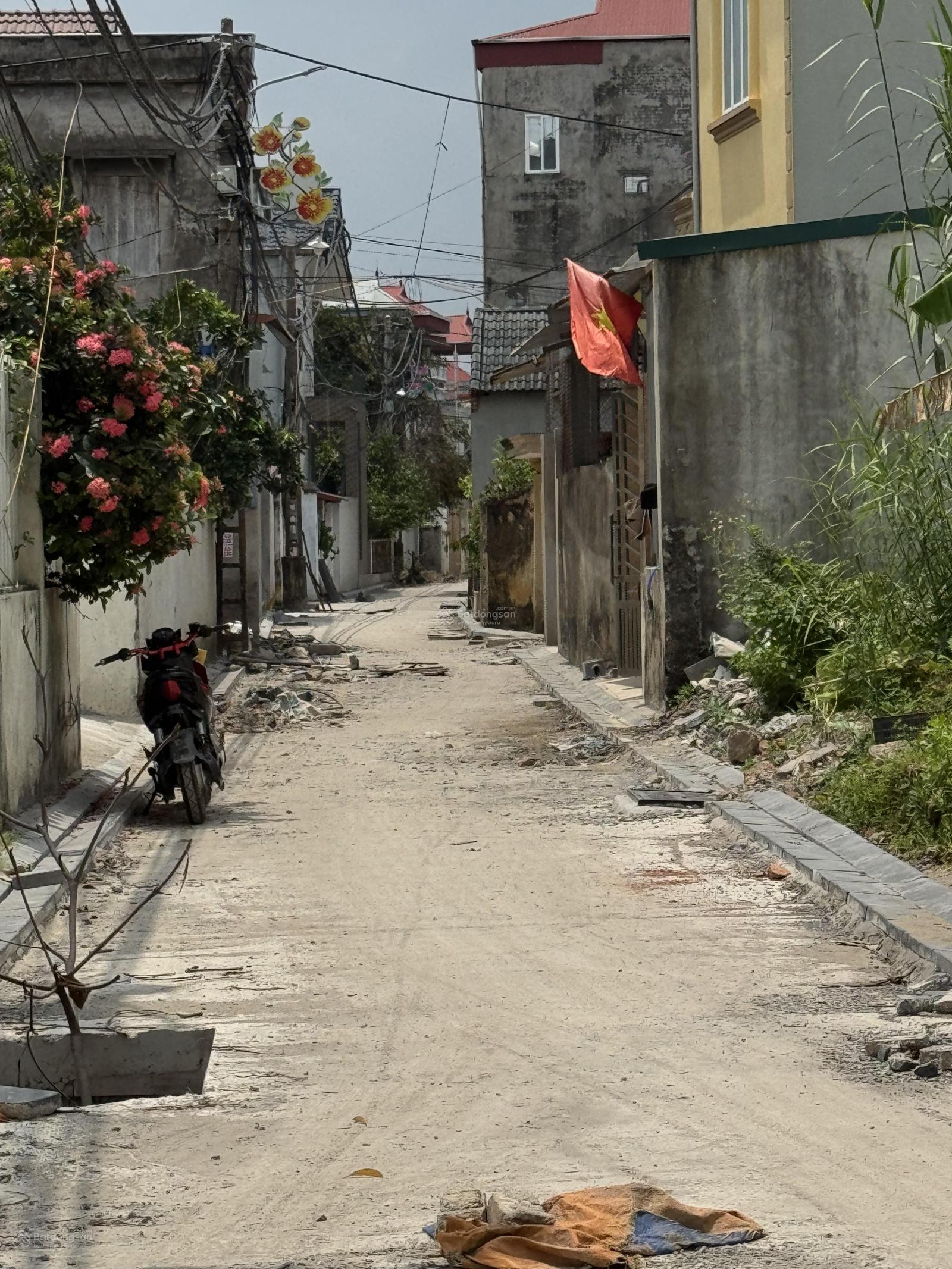 Chính chủ 63,3m2 trục chính làng, đất đẹp