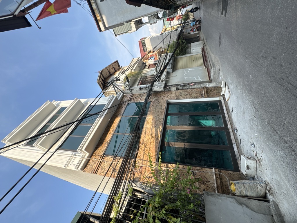 Nhỉnh 7 tỷ có ngay căn nhà xây mới,lô góc,đường rộng ôtô tránh.