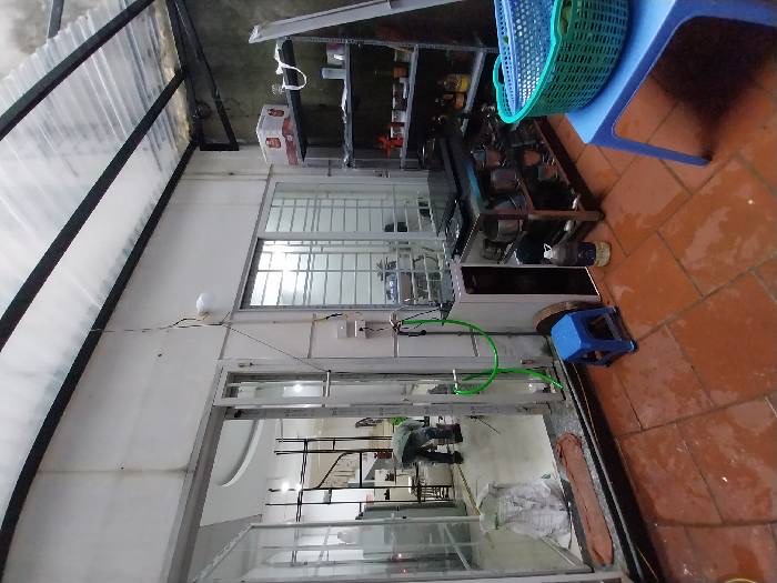 Bán nhà mặt phố buôn bán kinh doanh sầm uất các mặt hàng,đối diện bến xe.