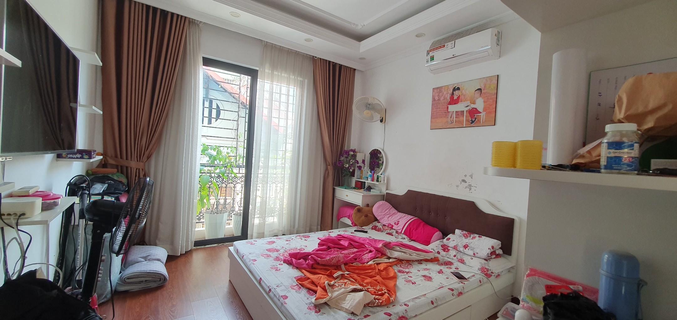 Siêu phẩm 5 tầng,lõi Bồ Đề,gần bệnh viện Tâm Anh,đường Hồng Tiến…