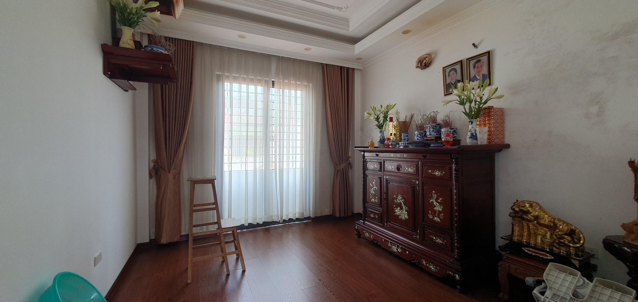 Siêu phẩm 5 tầng,lõi Bồ Đề,gần bệnh viện Tâm Anh,đường Hồng Tiến…