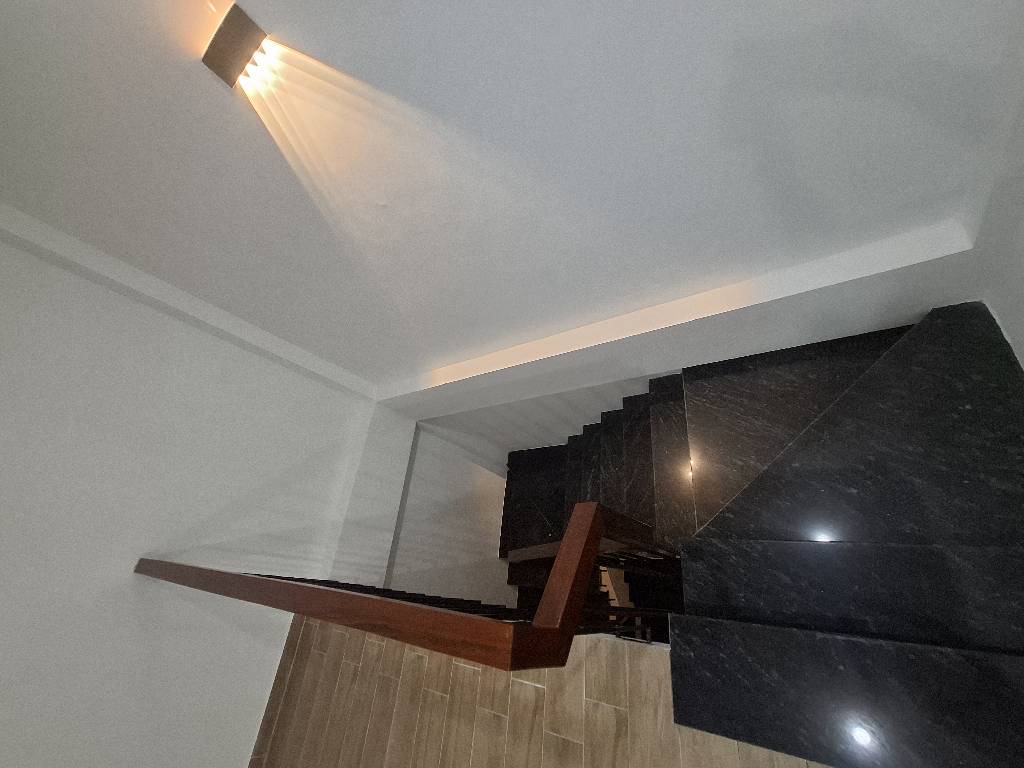Bán nhà dân xây mới,bê tông cốt thép chắc chắn,đầy đủ công năng và tiện ích sử dụng.