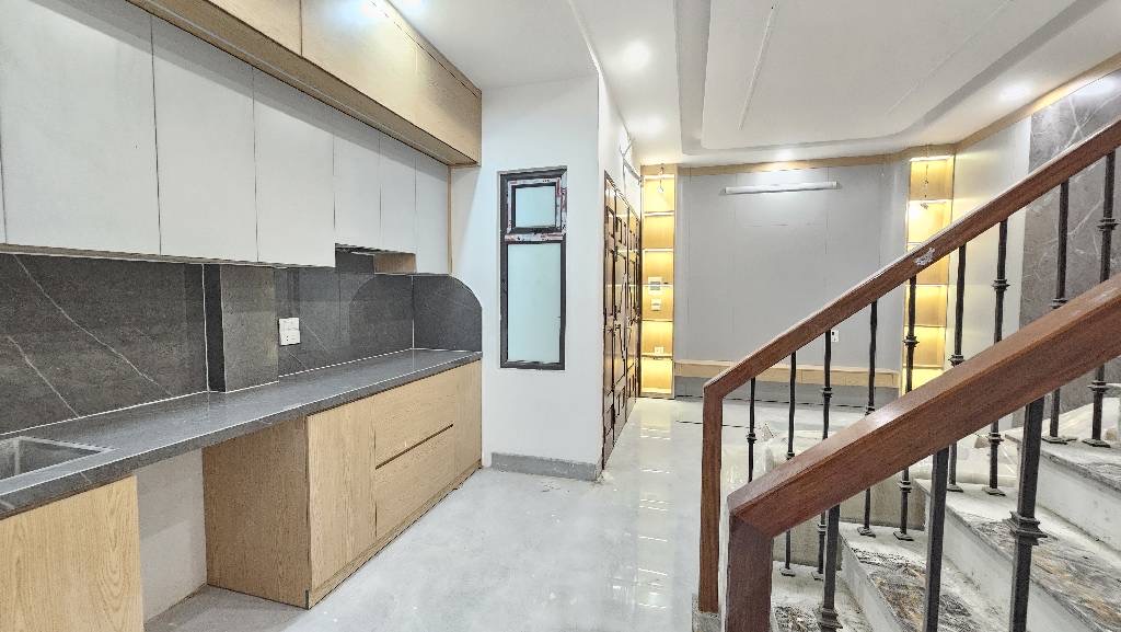 Bán nhà dân xây mới,khu Cự Khối,full nội thất,khách chỉ xách Vali về ở.