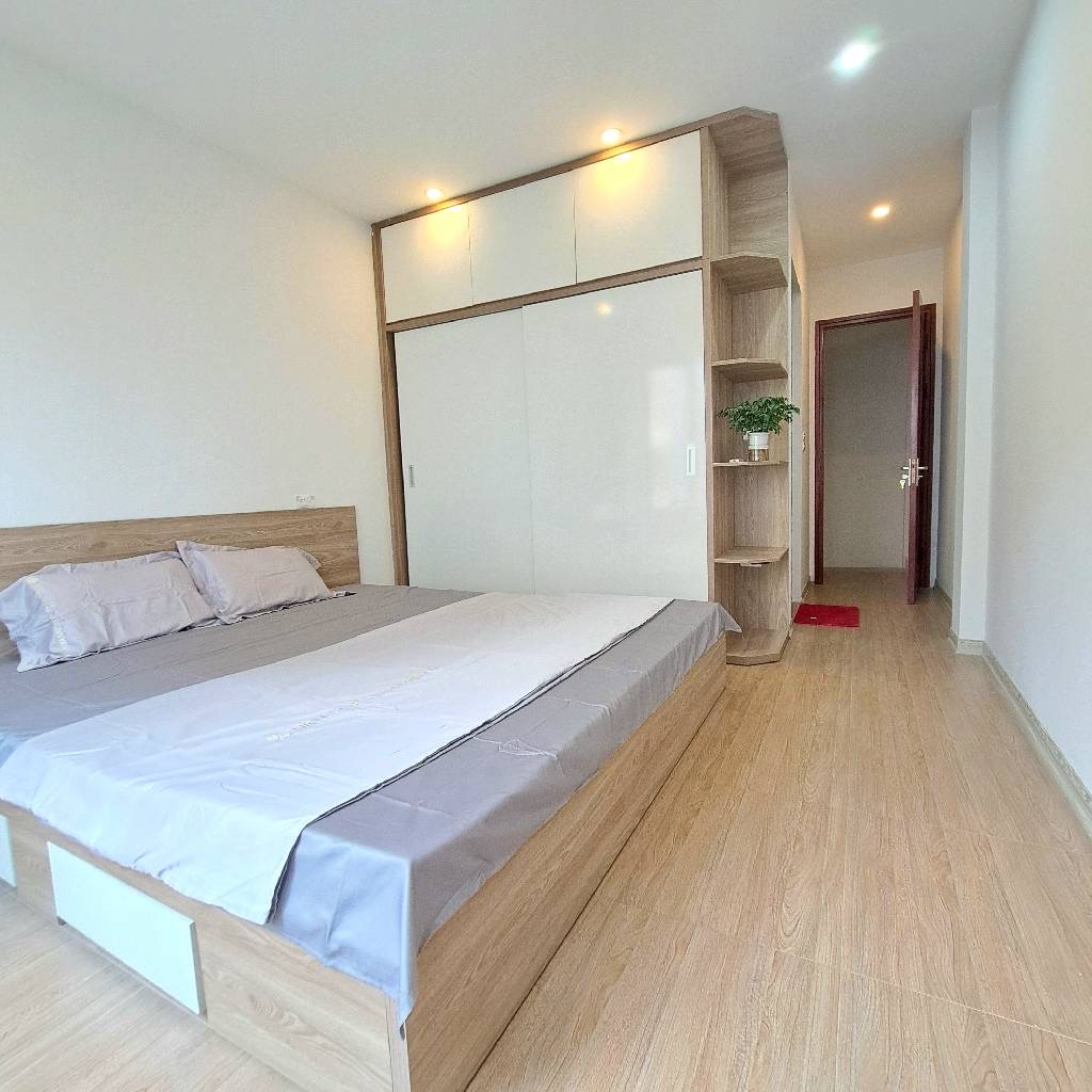 Bán nhà full nội thất,ngõ nông,ôtô đỗ cửa,giao thông thuận tiện đi các ngả.