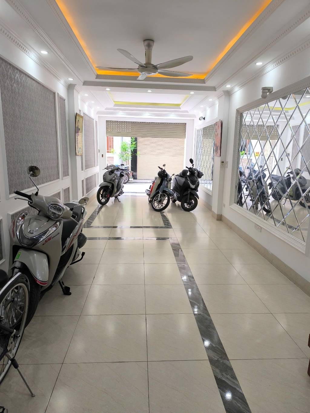Bán nhà 5 tầng khu phân lô Quân Đội,đầy đủ công năng và tiện ích sử dụng.