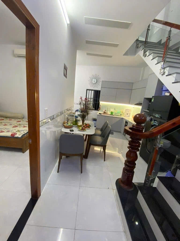 Bán nhà trung tâm Dĩ An