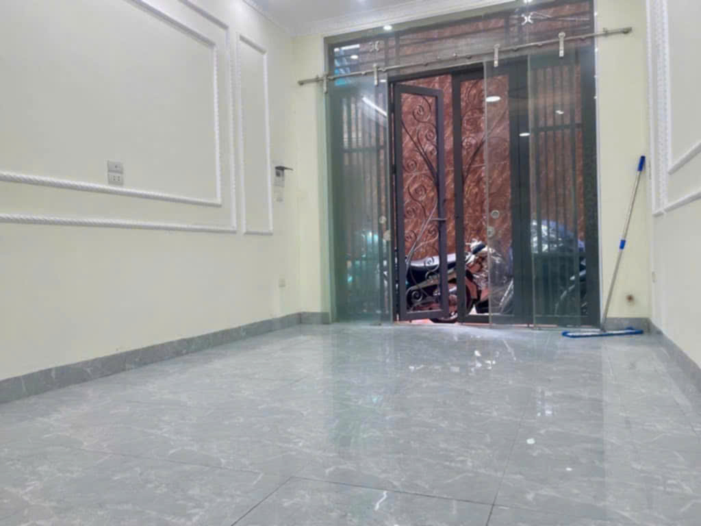 Nhà mới kính coong - Vị trí vàng ngay trung tâm Cầu Giấy - Ở ngay