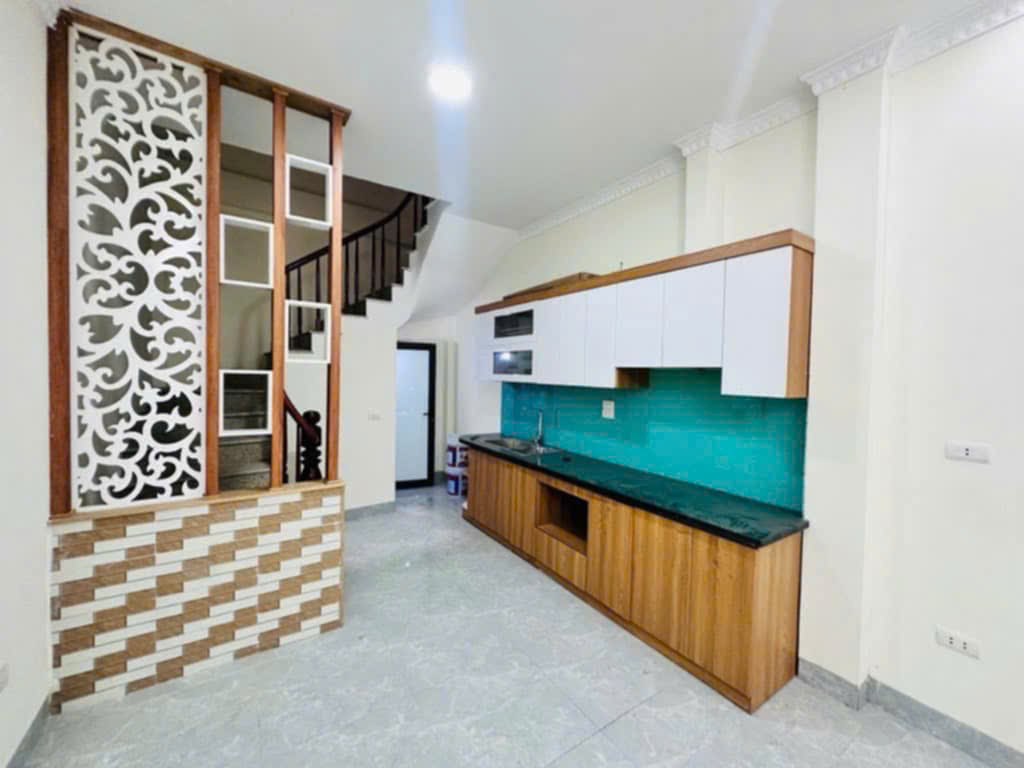 Nhà mới kính coong - Vị trí vàng ngay trung tâm Cầu Giấy - Ở ngay