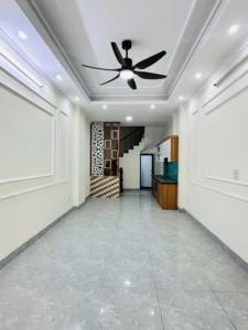Nhà mới kính coong - Vị trí vàng ngay trung tâm Cầu Giấy - Ở ngay