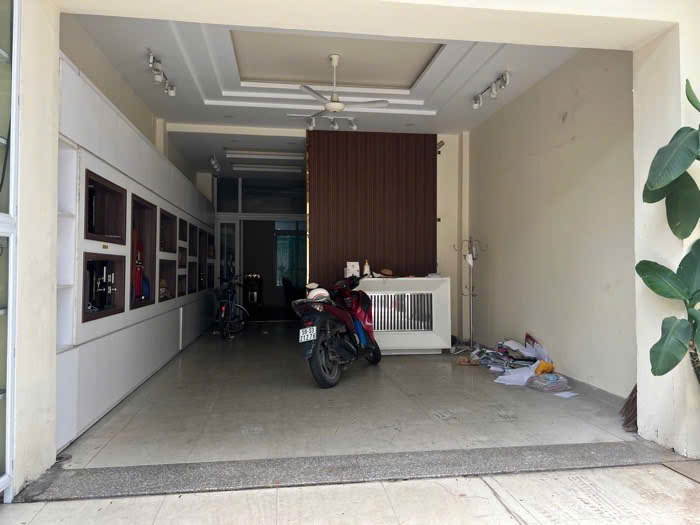 GIẢM NGAY 1 TỶ BÁN GẤP CĂN NHÀ XẺM XE HƠI , SÁT MẶT TIỀN ĐƯỜNG LÊ THỊ RIÊNG, DT 90M2, NGANG 5M, DÀI 18, 4 TẦNG BTCT , GIÁ CHỈ 7.8 TỶ