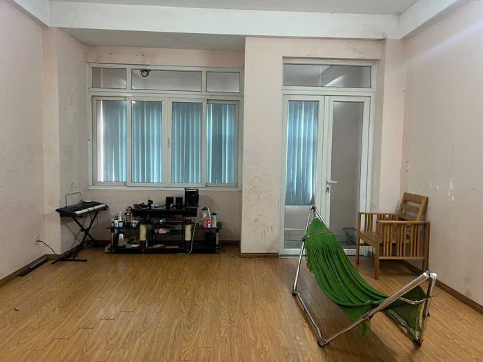 GIẢM NGAY 1 TỶ BÁN GẤP CĂN NHÀ XẺM XE HƠI , SÁT MẶT TIỀN ĐƯỜNG LÊ THỊ RIÊNG, DT 90M2, NGANG 5M, DÀI 18, 4 TẦNG BTCT , GIÁ CHỈ 7.8 TỶ