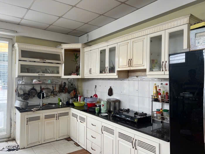 GIẢM NGAY 1 TỶ BÁN GẤP CĂN NHÀ XẺM XE HƠI , SÁT MẶT TIỀN ĐƯỜNG LÊ THỊ RIÊNG, DT 90M2, NGANG 5M, DÀI 18, 4 TẦNG BTCT , GIÁ CHỈ 7.8 TỶ
