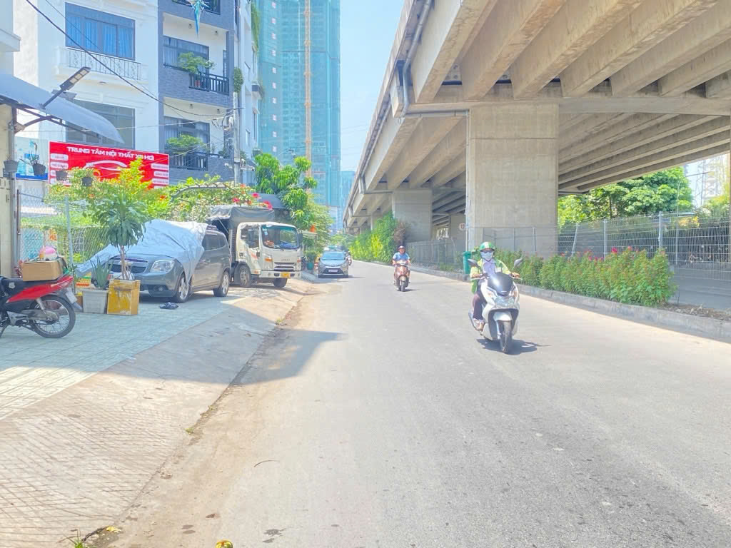 ĐẤT 3 MẶT TIỀN ĐƯỜNG NGUYỄN THỊ THẬP - NGAY CHUNG CƯ RIVIERA POINT - GPXD 3 TẦNG + SÂN THƯỢNG - CÓ THỂ VAY 3 TỶ ( AgriBank)