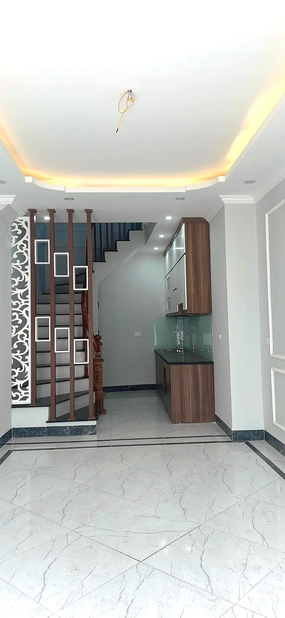 BÁN NHÀ TRƯƠNG ĐỊNH  CỰC HOT GIÁ SIÊU MỀM 9,5 tỷ + Diện tích 68m x4 tầng Mặt tiền 6m + Ngõ nông rộng thoáng  + Gần Hồ Đền Lừ + Gần BX giáp bát  + Chỉ 5p đến cổng BV Bạch Mai + Liên hệ e Oanh.0365688631