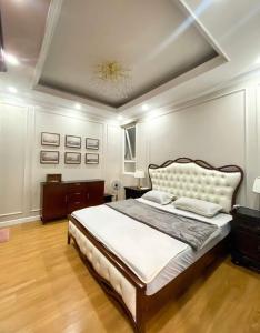 BÁN NHÀ TRƯƠNG ĐỊNH CỰC HOT GIÁ SIÊU MỀM 9,5 tỷ + Diện tích 68m x4 tầng Mặt tiền 6m + Ngõ nông rộng thoáng + Gần Hồ Đền Lừ + Gần BX giáp bát + Chỉ 5p đến cổng BV Bạch Mai + Liên hệ e Oanh.0365688631