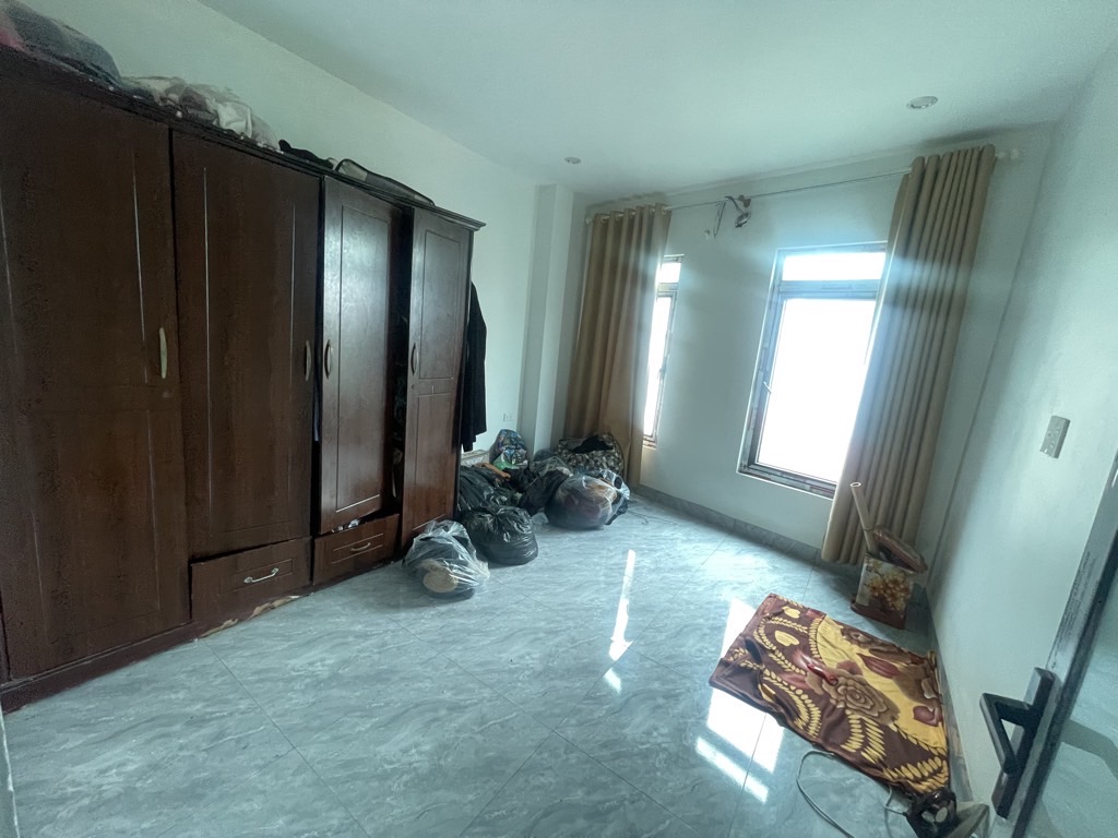 Bán nhà thổ cư