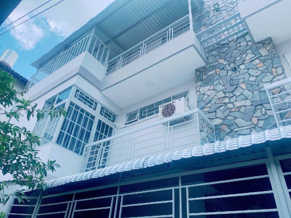 BÁN NHÀ 3 TẦNG - Khu Vip Hiệp Bình Chánh, Ven Sông - 106m2( 6.5x16) - Chỉ 8.8 tỷ
