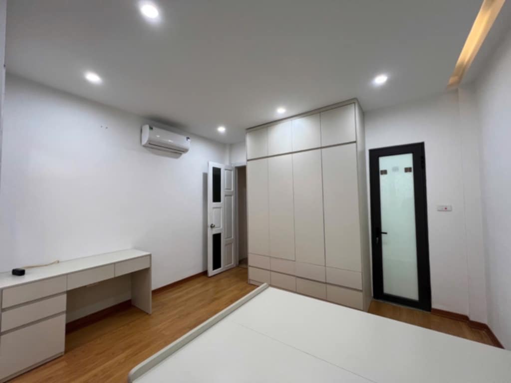 Bán nhà Hoàng Ngân 6 tầng vào ở luôn 7,8 tỷ
