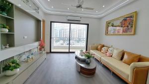 Bán căn hộ tầng cao chung cư N2D đối diện công viên Thanh Xuân, 61m2, sẵn sổ đỏ.