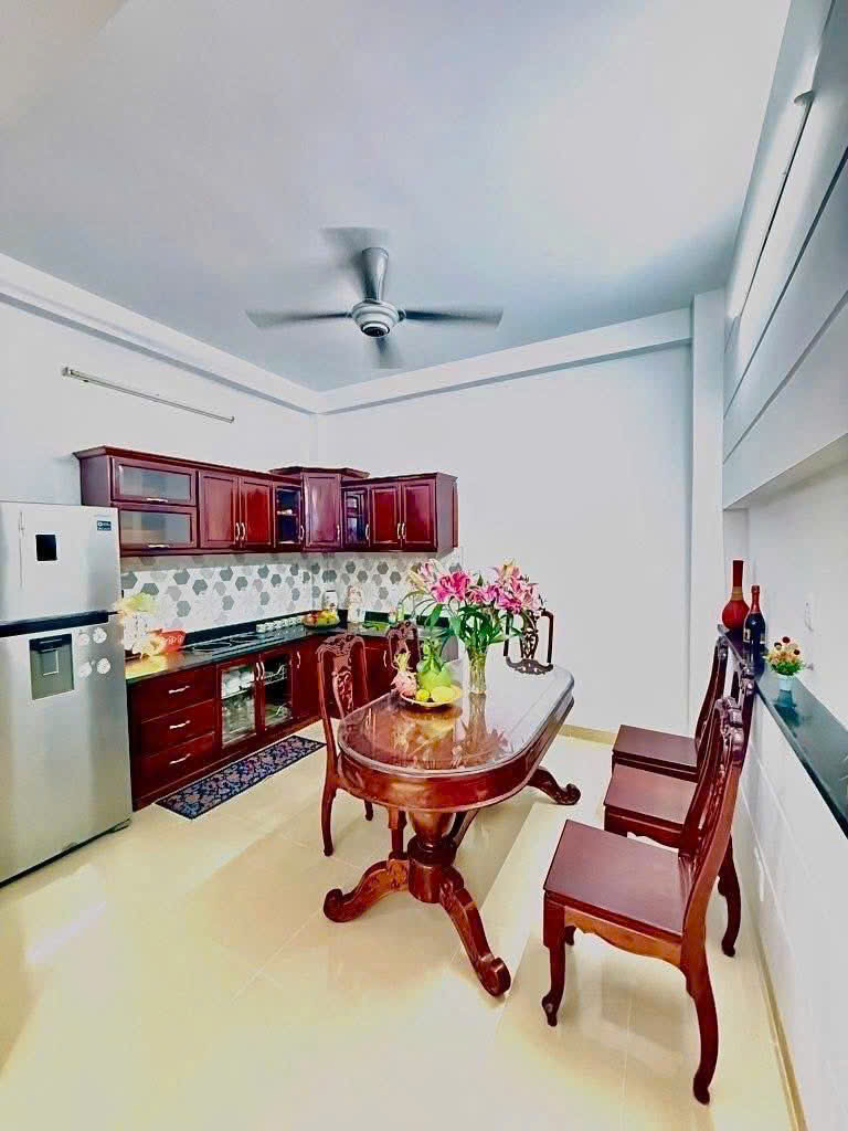 NHÀ ĐẸP NGUYỄN CHÍ THANH 40M X 5T-NGÕ THOÁNG 3GAC-GIÁ NHỈNH 7TỶ