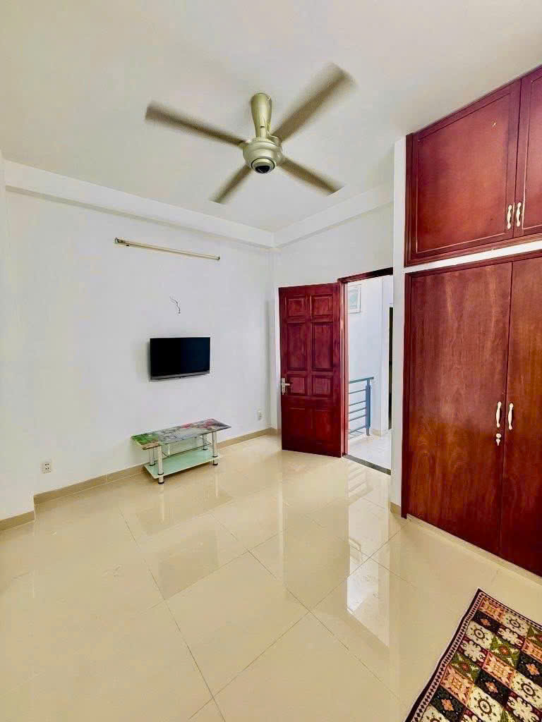 NHÀ ĐẸP NGUYỄN CHÍ THANH 40M X 5T-NGÕ THOÁNG 3GAC-GIÁ NHỈNH 7TỶ