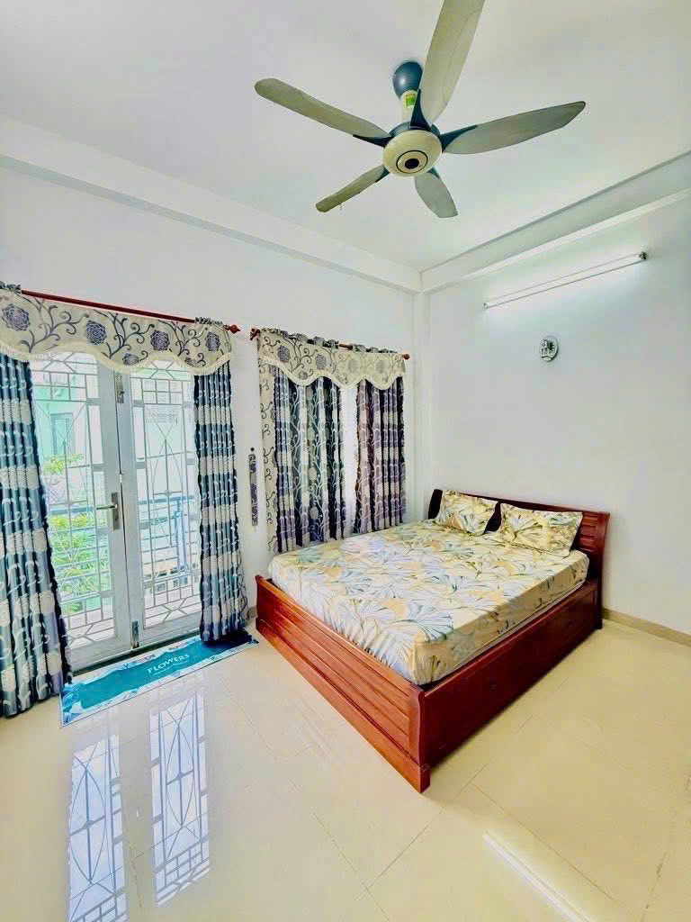 NHÀ ĐẸP NGUYỄN CHÍ THANH 40M X 5T-NGÕ THOÁNG 3GAC-GIÁ NHỈNH 7TỶ