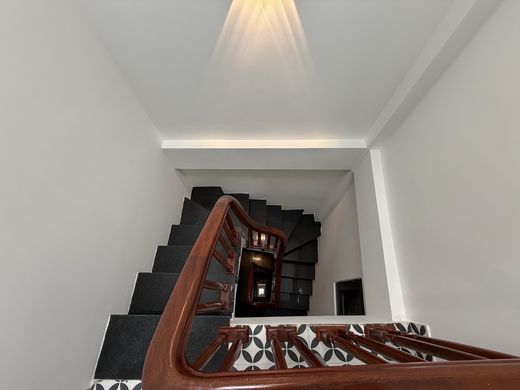 NGÃ TƯ SỞ, LÔ GÓC