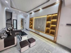 Nhà lô góc, 6 tầng, thang máy, ful nội thất