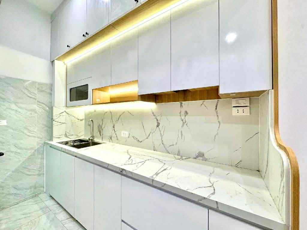 Bán gấp nhà phố Bùi Huy Bích 36 m2 5 tầng 8 tỷ