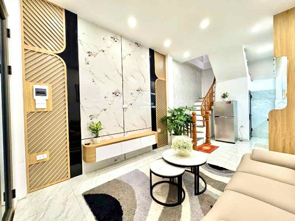 Bán gấp nhà phố Bùi Huy Bích 36 m2 5 tầng 8 tỷ