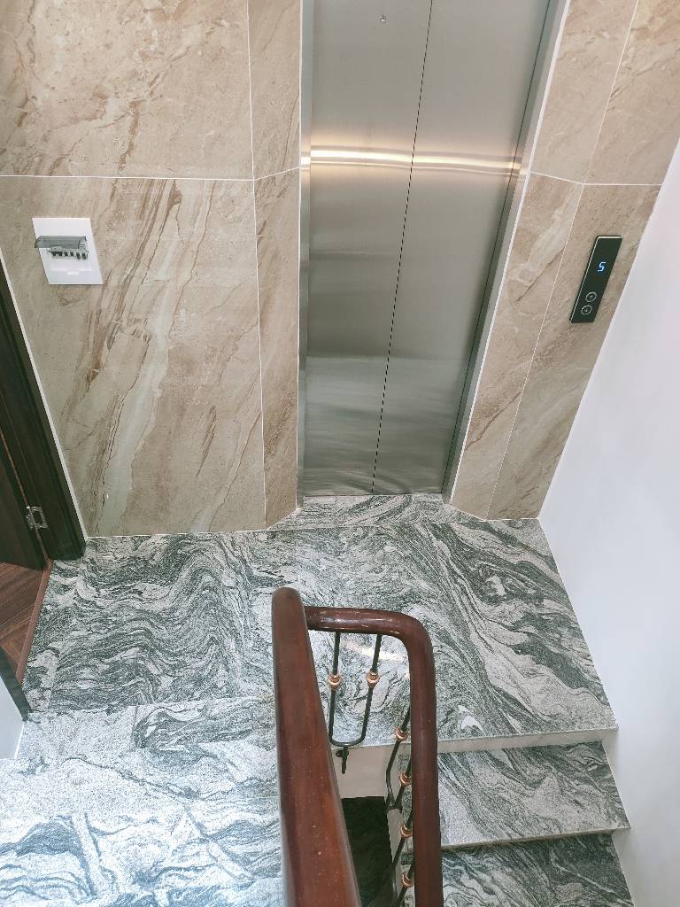Cần bán nhà Trần Duy Hưng 48m 5 tầng MT 5m 13 tỷ thang máy