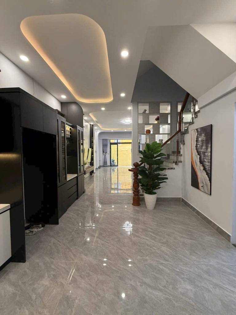 MUA NHÀ TẶNG LUÔN NỘI THẤT CHỈ 12.x TỶ - DT 72m2- CMT8 - P10 - Q3