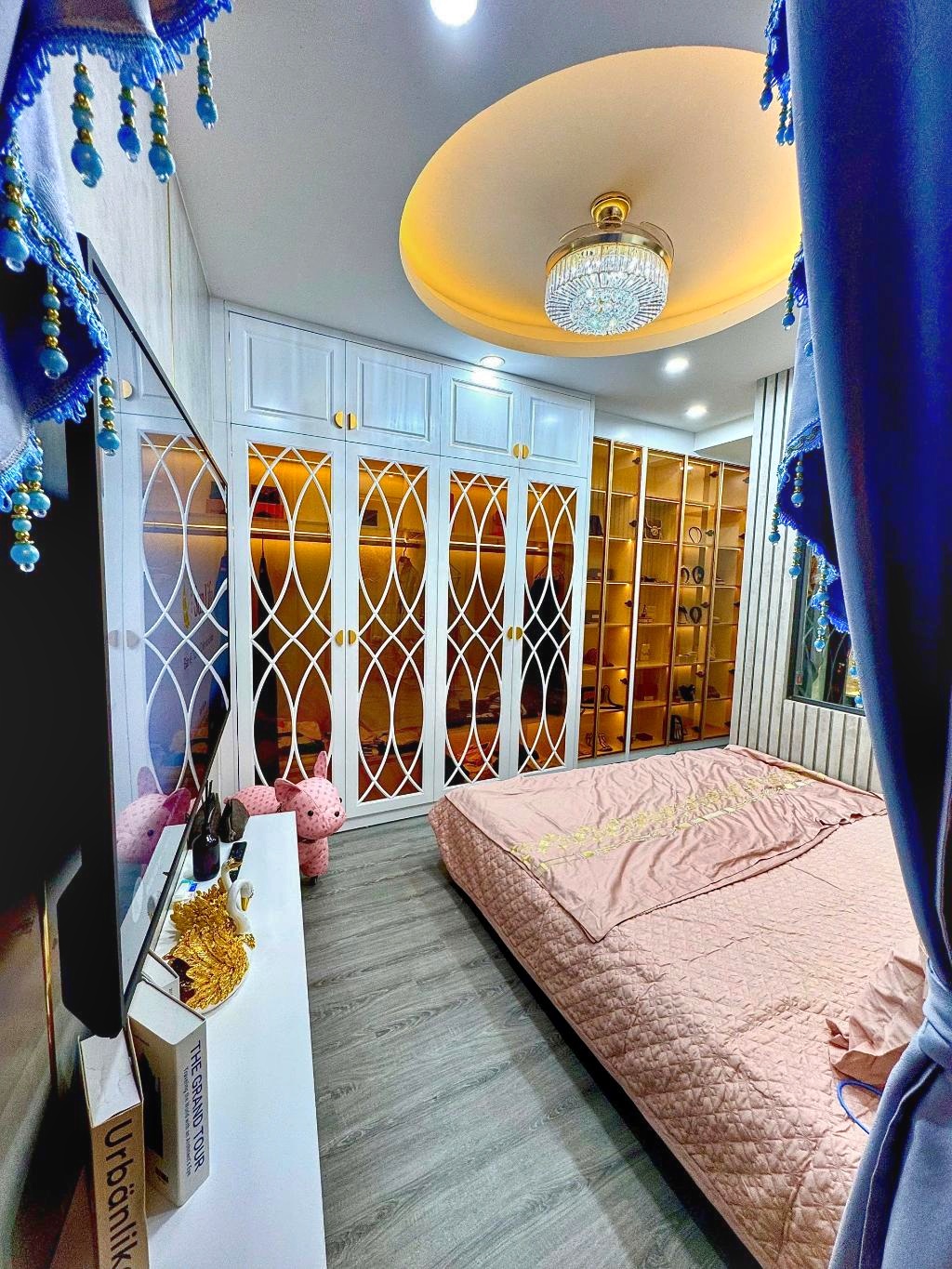 Nhà đẹp long lanh , thang máy xịn sò, chủ để full nội thất làm quà tân gia