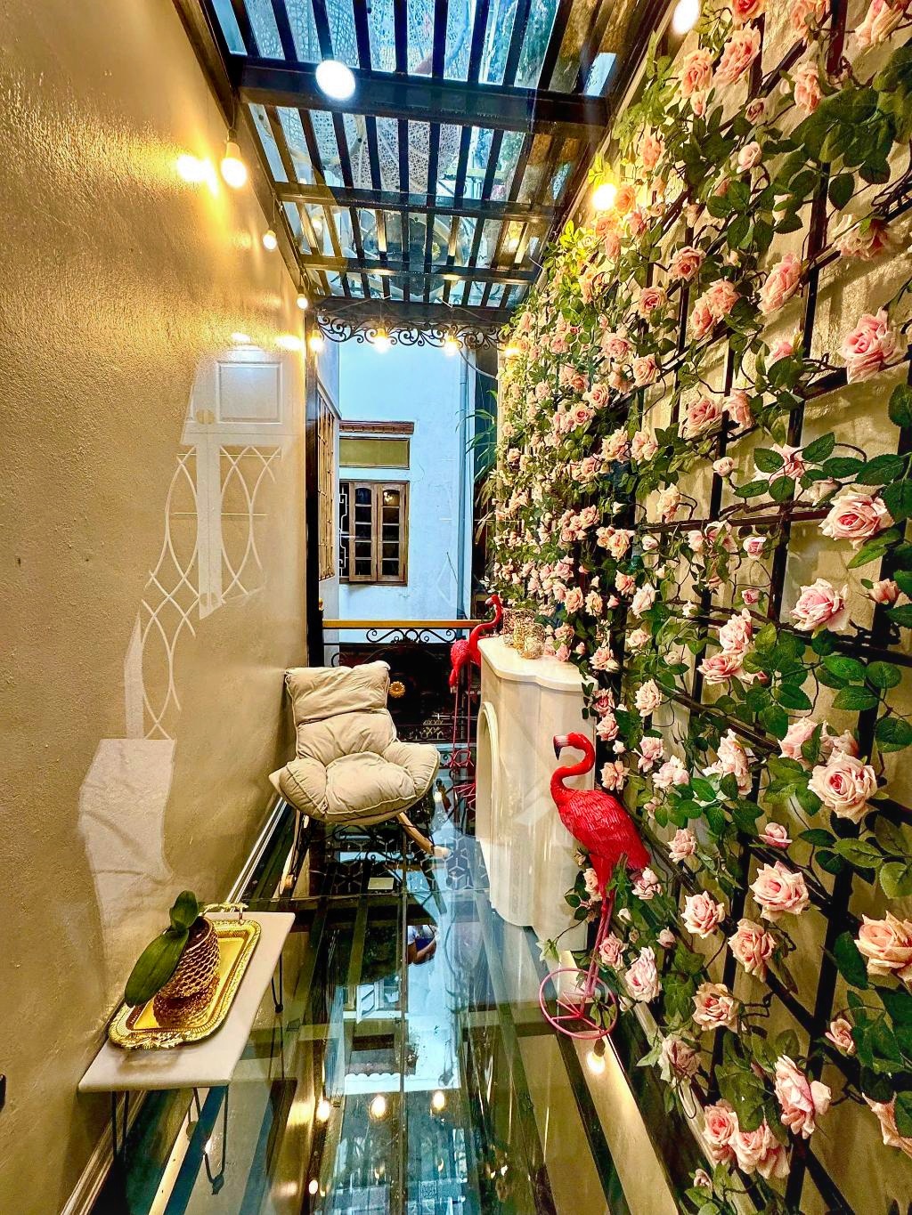 Nhà đẹp long lanh , thang máy xịn sò, chủ để full nội thất làm quà tân gia