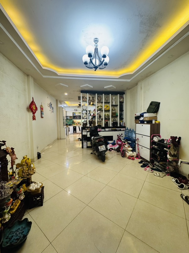 Nhà chủ tự xây kiên cố- ngay trung tâm đống đa - phù hợp các hộ gia đình nhiều người