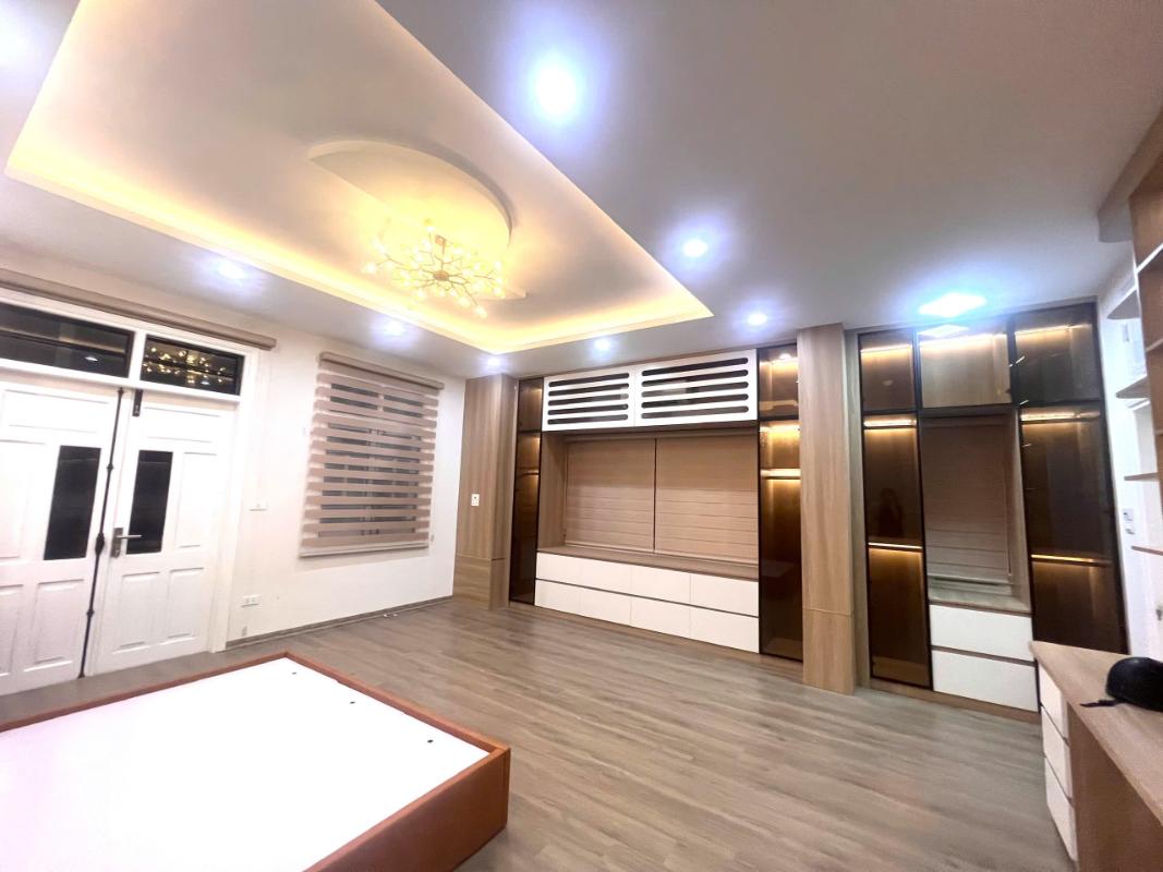 Siêu phẩm mặt phố la thành Trung tâm đống đa, lô góc , porsche macan ngủ trong nhà, kinh doanh tốt