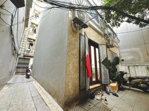 Nhà mới ở 3 năm đẹp long lanh - hoàng hoa thám - 2 mặt thoáng - sân xe rộng rãi - dt hơn 30m